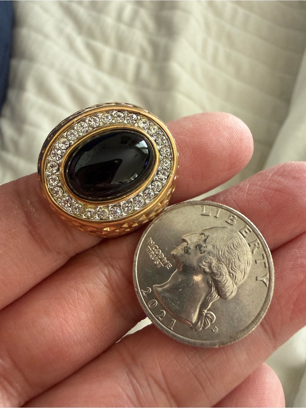 Unsigned Black Onyx Oval Cabochon CZ Stone Gold-tone Men’s Fashion Ring - Picture 15 of 16